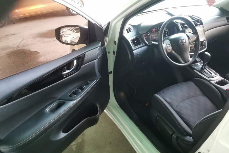 Used Nissan Tiida 2016 1.6L CVT Cool Dynamic Edition
