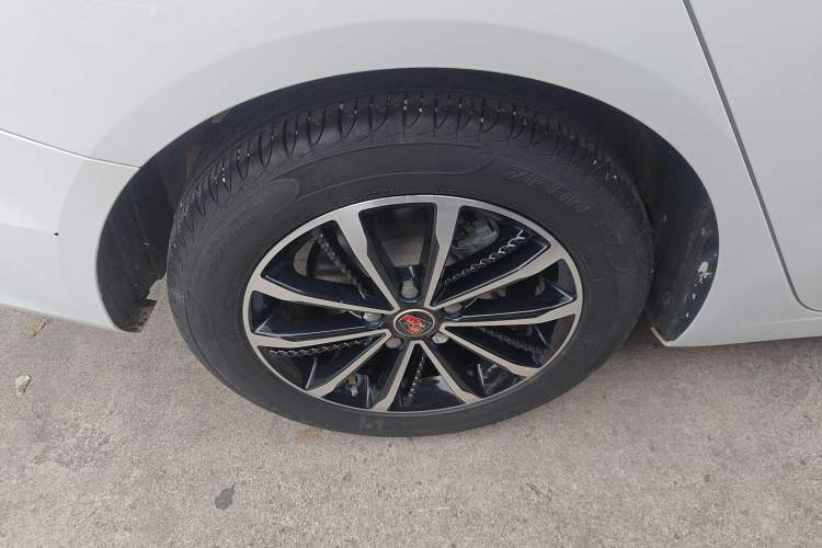 Used Roewe i5 2020 1.5L Automatic 4G Connect Luxury Flagship Edition
