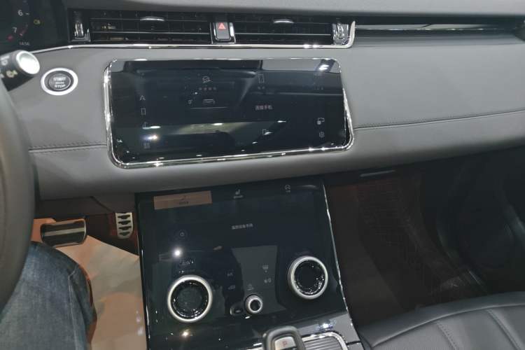 Used Land Rover Range Rover Evoque 2023 Aurora L 249 PS Collins Antique Bronze Special Edition
