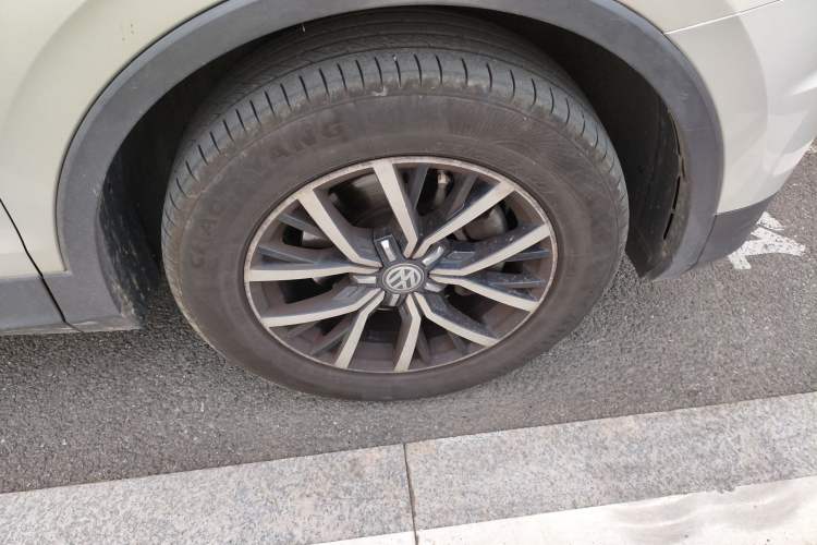 Used Volkswagen Tiguan L 2017 330TSI Automatic Two-Wheel Drive Luxury Edition
