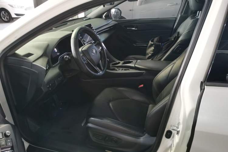 Used Toyota Avalon 2019 Dual-Engine 2.5L Luxury Edition China VI Standard
