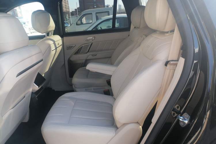 Used ONVO Luxeed L90 2025 Model—Ultra Six-Seater Version
