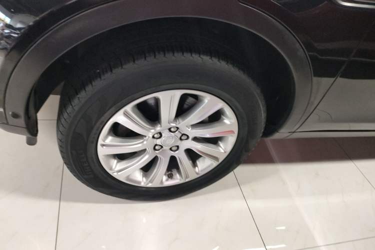 Used Land Rover Discovery Sport 2019 240 PS SE Version China VI Standard
