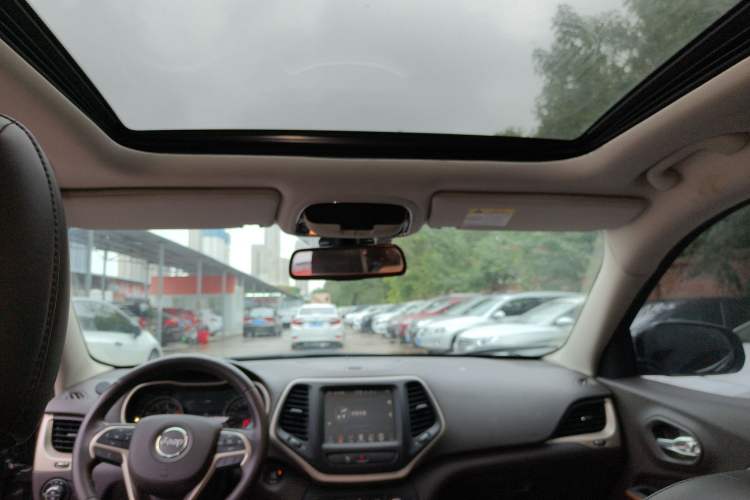 Used  Cherokee 2016 2.0L Superior Edition
