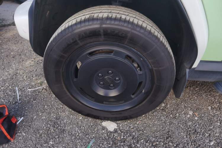 Used  V23 2025 401 Two-Wheel Drive Advanced Edition