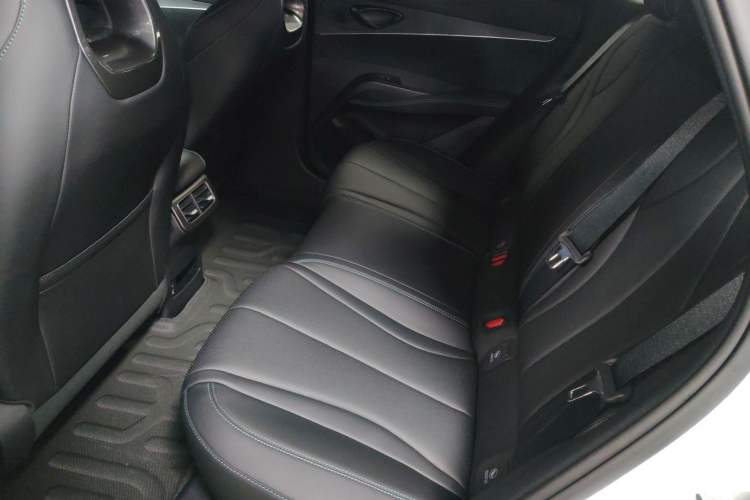 Used BYD Seal 06 New Energy 2025 DM-i Smart Drive 80KM Luxury Model
