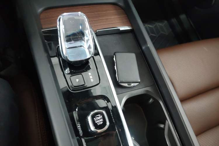 Used Volvo XC60 New Energy 2024 T8 Plug-in Hybrid Long-Range All-Wheel Drive Smart Luxury Edition