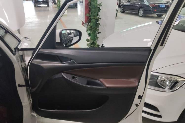 Used Buick GL6 2019 18T 6-Seater Connected Luxury Version China VI Standard