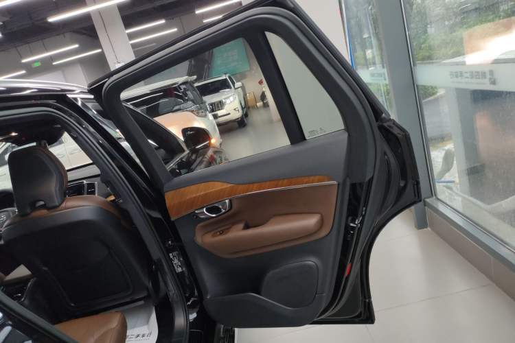 Used Volvo XC90 2022 B5 SmartDrive Luxury Edition 7 Seats
