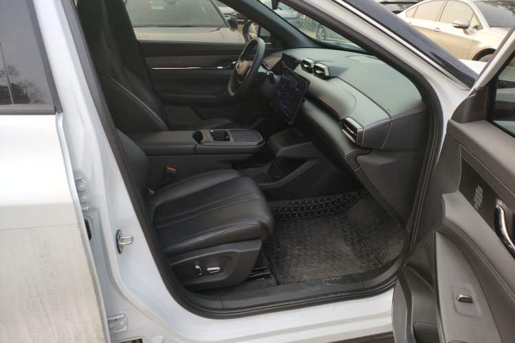 Used  06 2025 Model 520km