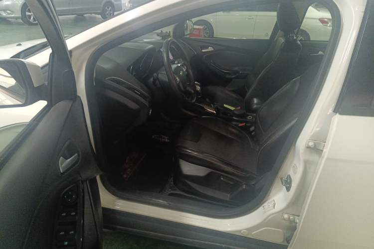 Used Ford Focus 2012 Sedan 1.6L Automatic Fashion Edition