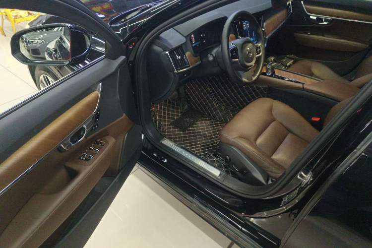 Used Volvo S90 2024 B5 Zhiyi Luxury Edition
