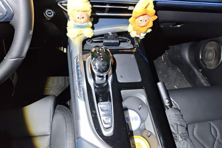 Used VOYAH FREE 2021 Four-Wheel Drive Standard Range-Extended Exclusive Luxury Package
