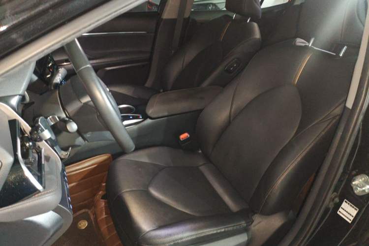 Used Toyota Camry 2021 2.0G Luxury Edition
