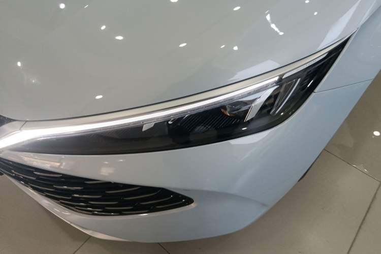 Used BYD Qin L 2025 DM-i Smart Drive 120KM Superior Model
