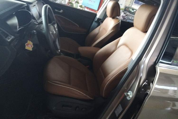 Used Hyundai Santa Fe 2017 2.0T Automatic Two-Wheel Drive Smart Version 7 Seats
