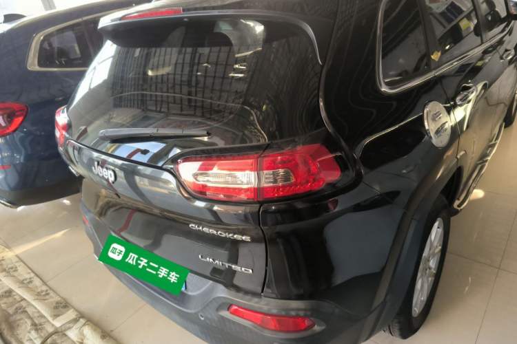 Used  Cherokee 2017 2.0L Superior Edition
