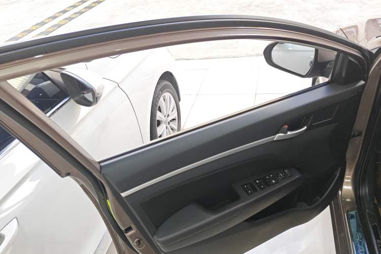 Used Hyundai Elantra 2016 1.6L Automatic ZhiXuan – Elite Version
