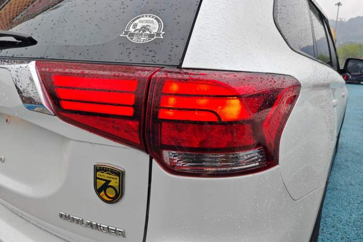 Used Mitsubishi Outlander 2019 2.0L Two-Wheel Drive Comfort Edition 7-Seater China VI Standard
