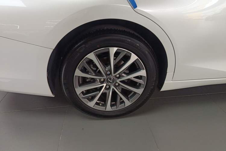 Used Lexus ES 2025 300h Deluxe Edition