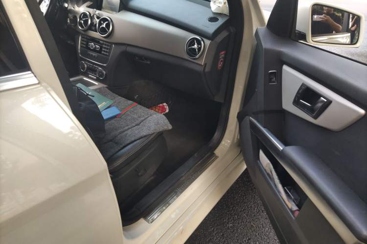 Used Mercedes-Benz GLK-Class 2015 GLK 260 4MATIC Dynamic Edition Ultimate Version
