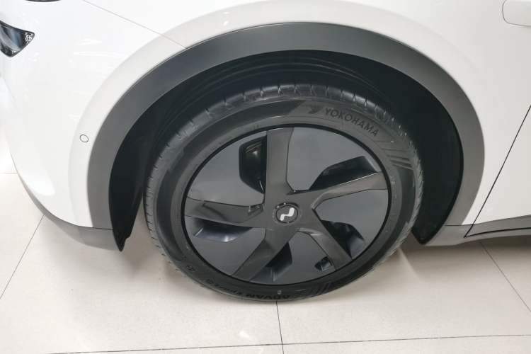 Used ONVO L60 2024 60 kWh Rear-Drive Version
