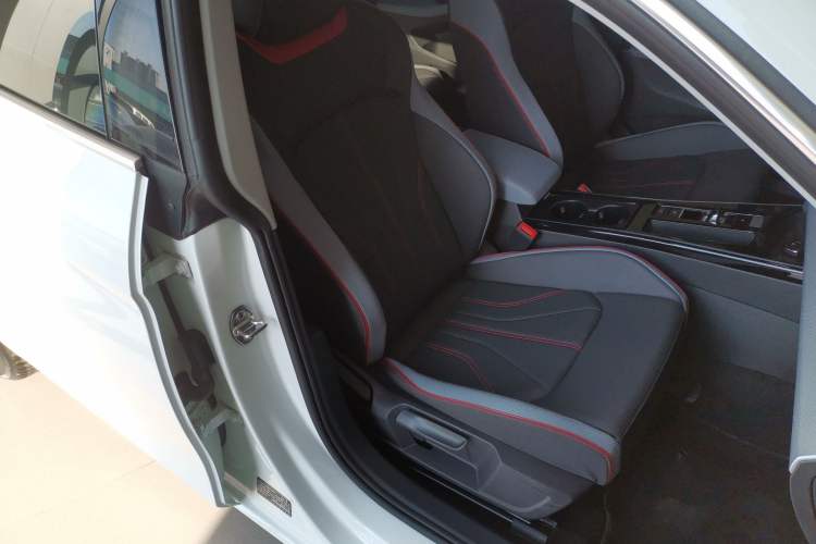 Used Volkswagen Lamando 2025 Lavida L 280TSI DSG Cool & Spicy Edition
