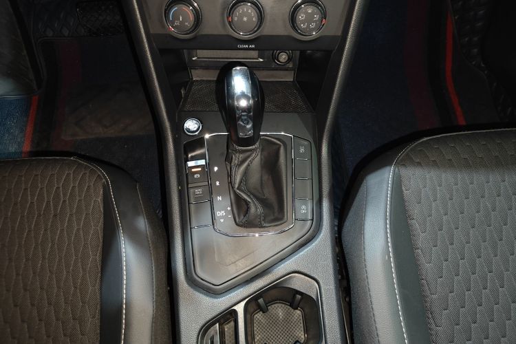 Used Volkswagen Tiguan L 2021 280TSI Automatic Two-Wheel Drive Smart Edition
