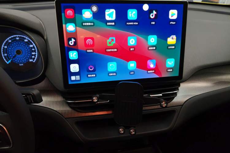 Used Hongqi E-QM5 2022 431 km Charge & Enjoy Edition
