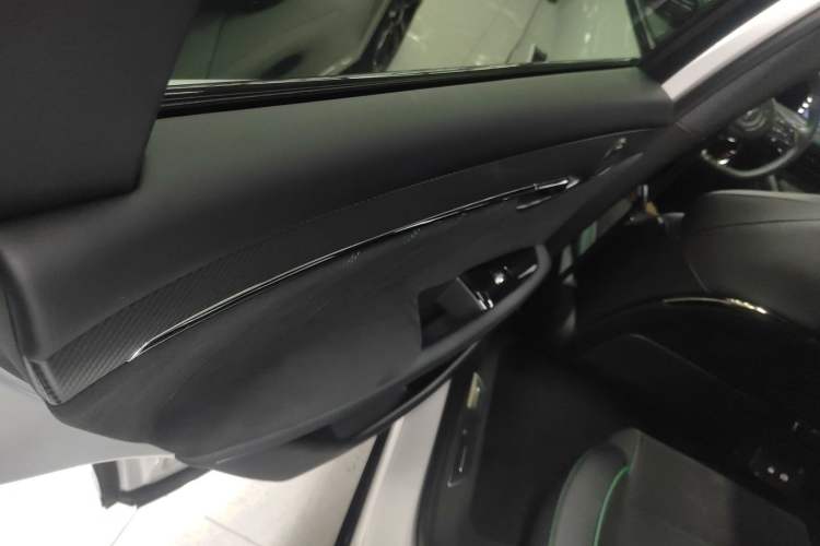 Used VOYAH FREE 2025 318 259 km All-Wheel-Drive Exploration Edition
