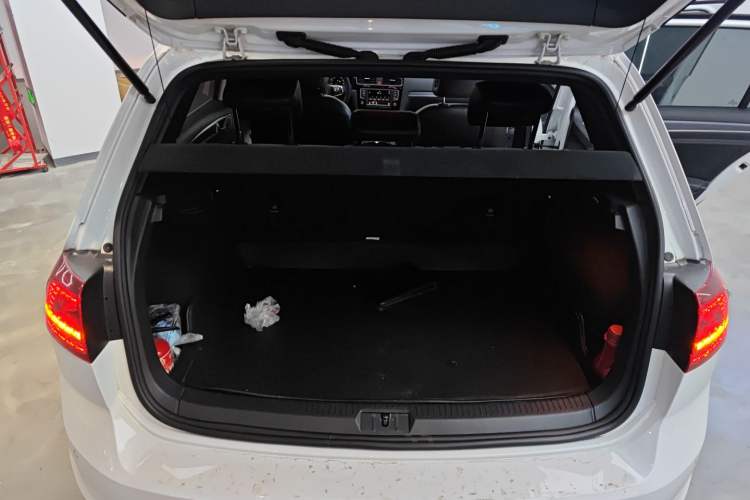 Used Volkswagen Golf 2017 280TSI Automatic R-Line Million-Vehicle Commemorative Edition
