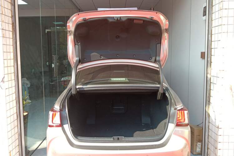 Used Lexus ES 2022 200 Excellence Edition
