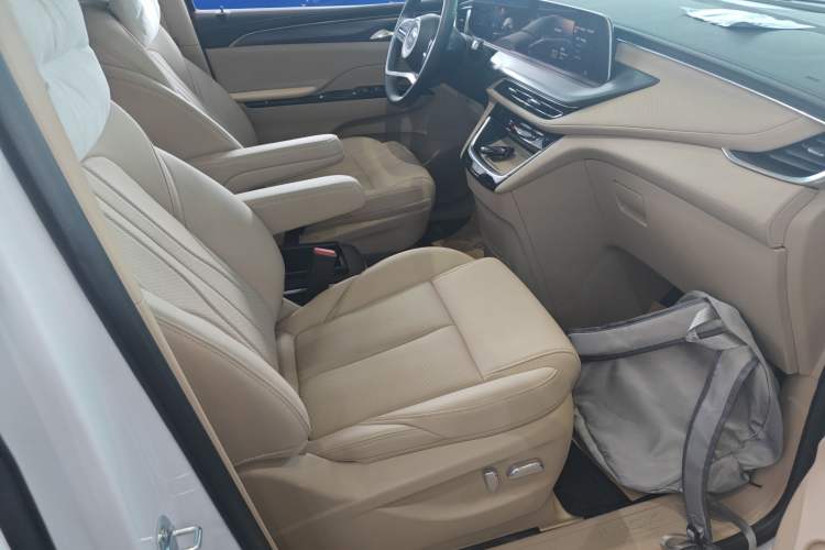 Used Buick GL8 New Energy 2025 Lu Shang Luxury Edition 7-Seater
