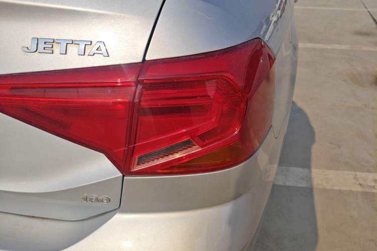 Used Volkswagen Jetta 2017 1.5L Manual Fashion Edition