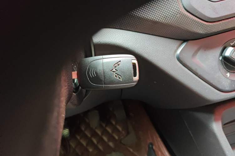 Used Wuling Hongguang 2019 1.5L S Basic Version China VI Standard LAR
