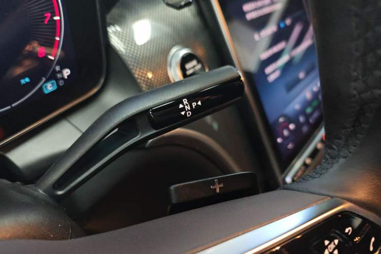 Used Mercedes-Benz GLC 2023 GLC 260 L 4MATIC Dynamic Edition 5-seater
