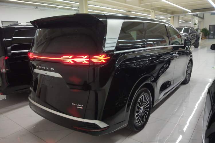 Used Denza D9 2025 DM-i Smart Drive 1020 Four-Wheel Drive Premium Model