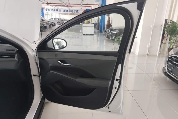Used BYD Qin PLUS 2025 DM-i Smart Drive 55KM Leading Model

