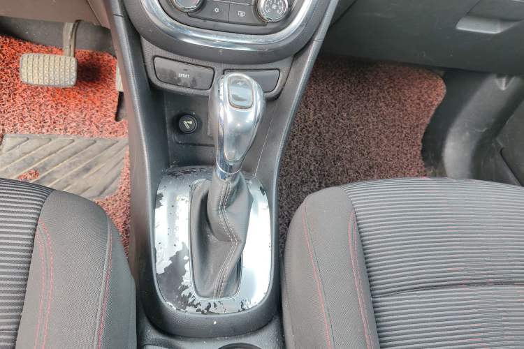 Used Buick Encore 2015 1.4T Automatic Two-Wheel Drive Urban Elite Version
