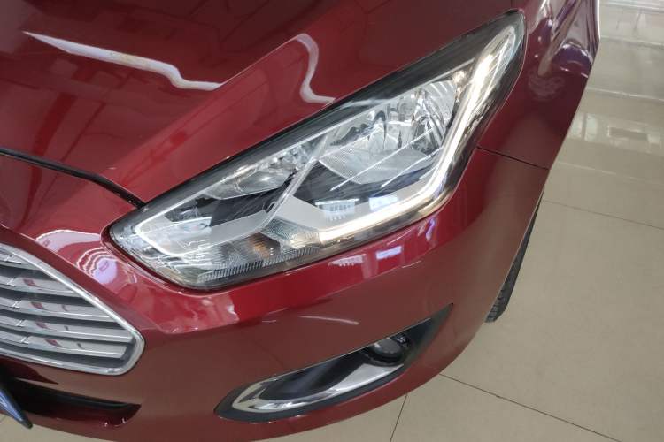 Used Ford Escort 2015 1.5L Manual Fashion Edition
