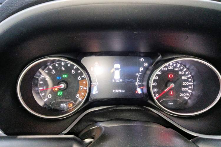 Used  Compass 2017 200T Automatic Family Edition
