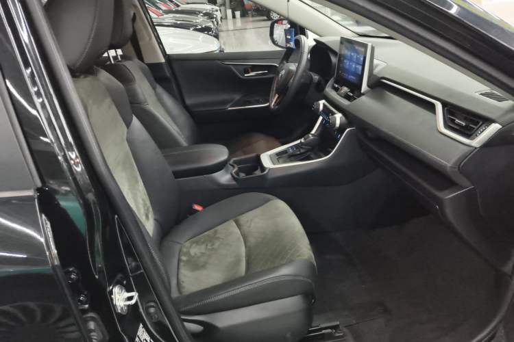 Used Toyota RAV4 2022 2.0L CVT 4x4 Style Plus Edition