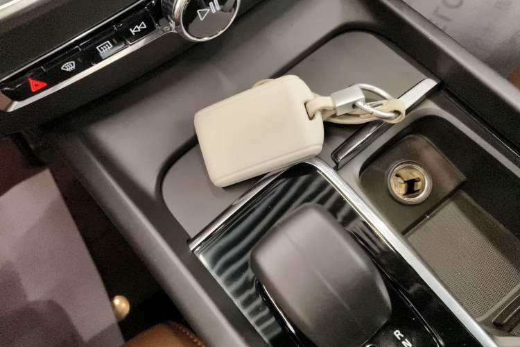 Used Volvo XC60 2025 B5 4x4 Smart Luxury Edition
