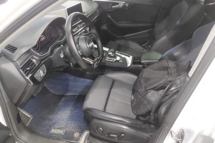 Used Audi A4L 2018 30th Anniversary Edition 40 TFSI Sport Edition
