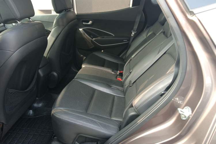 Used Hyundai Santa Fe 2013 2.4L Automatic Two-Wheel Drive Smart Version
