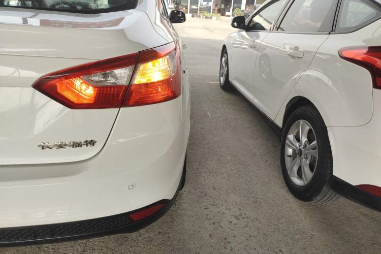 Used Ford Focus 2012 Sedan 1.6L Manual Fashion Edition