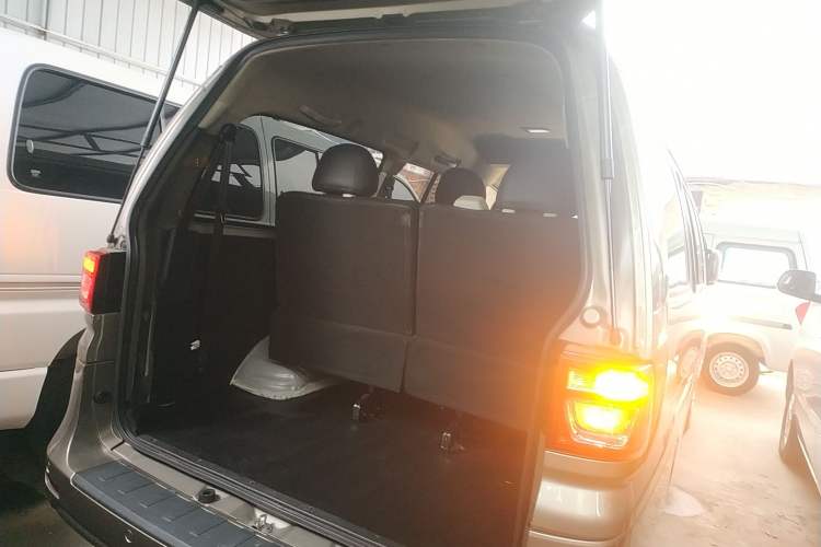 Used FORTHING Lingzhi 2023 M5L 1.6L Base Model 7 Seats