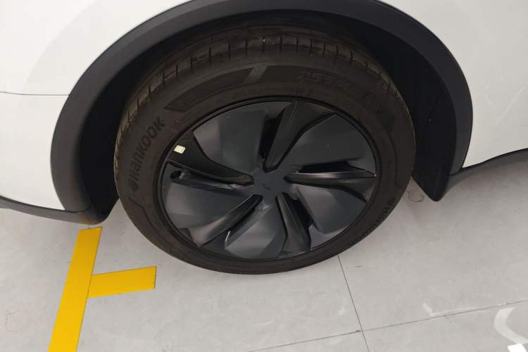 Used Tesla Model Y 2025 Long-Range All-Wheel Drive First Edition