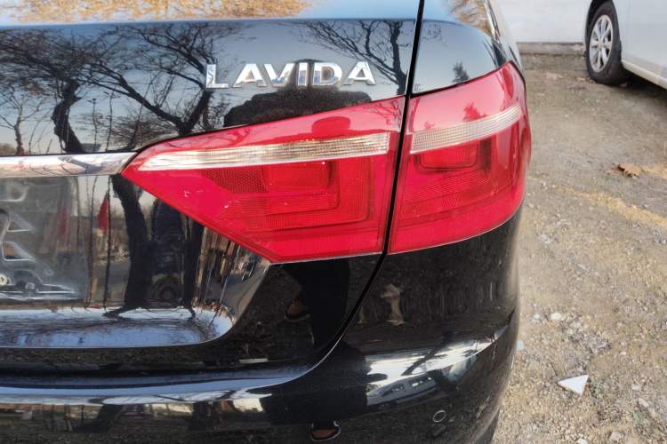 Used Volkswagen Lavida 2013 Restyled Classic 1.6L Manual Comfort Edition