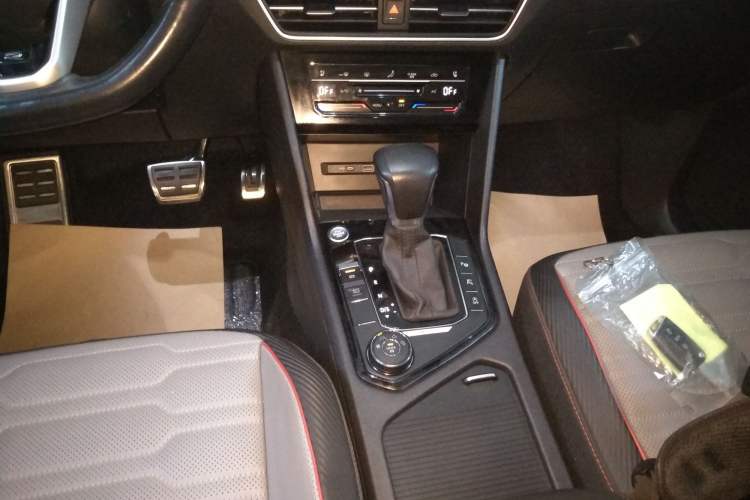 Used Volkswagen Tiguan L 2023 Facelift 380TSI Automatic All-Wheel Drive R-Line Flagship 7-Seater
